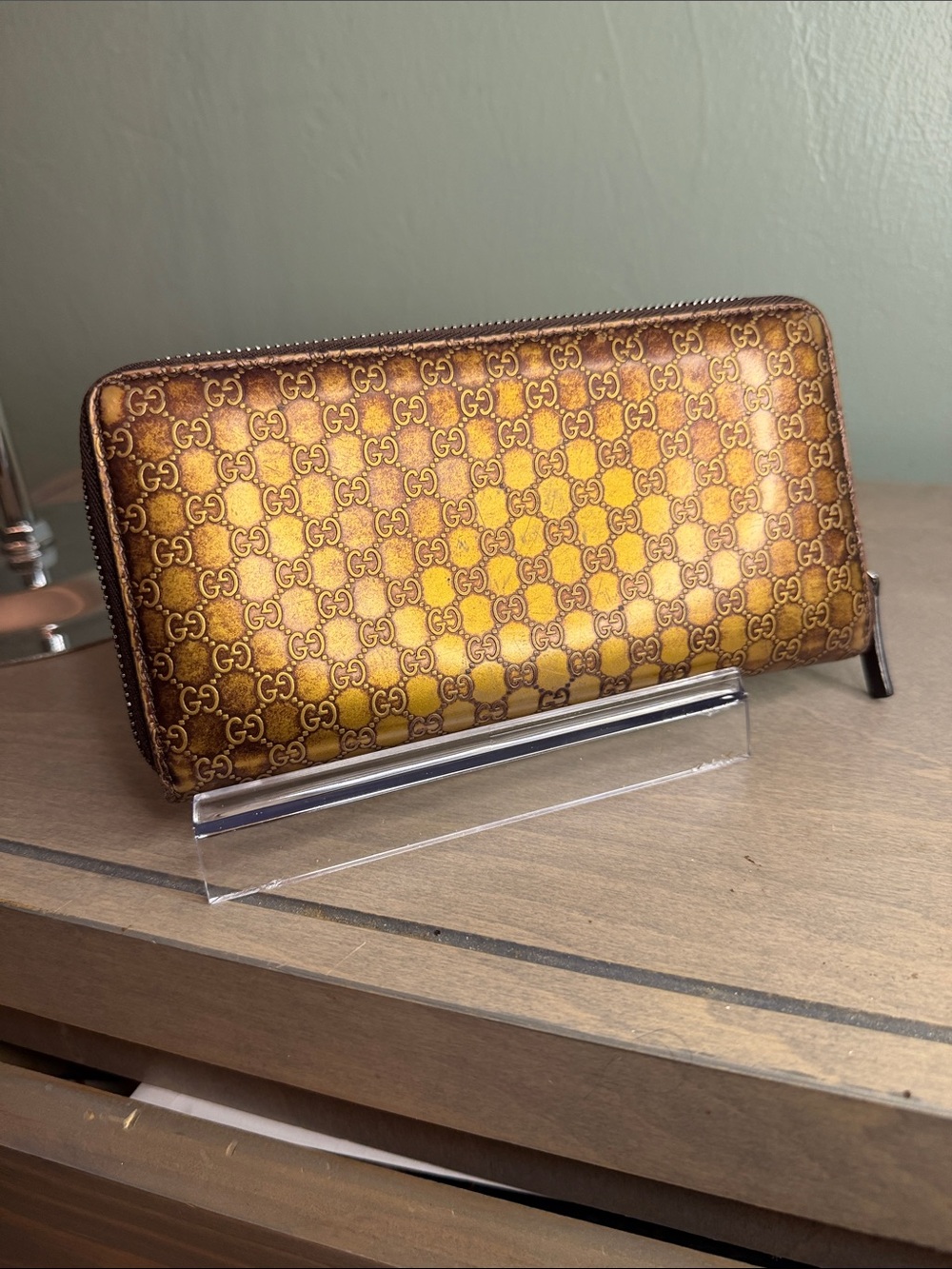 Gucci Microguccissima Zip Around Wallet in Unique Metallic Gold to Bronze - Picture 2 of 11